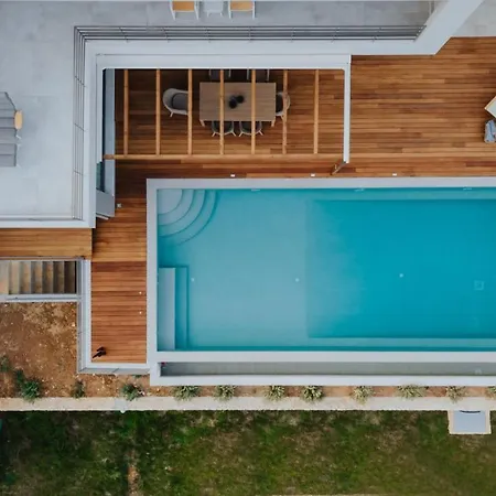 Villa Luxury 2s Alpha With Private Pool Szívota