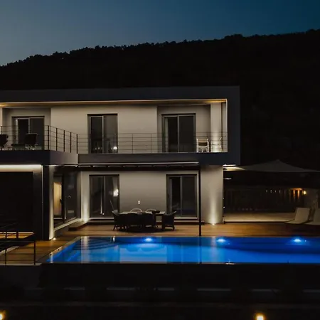 Villa Luxury 2s Alpha With Private Pool Szívota